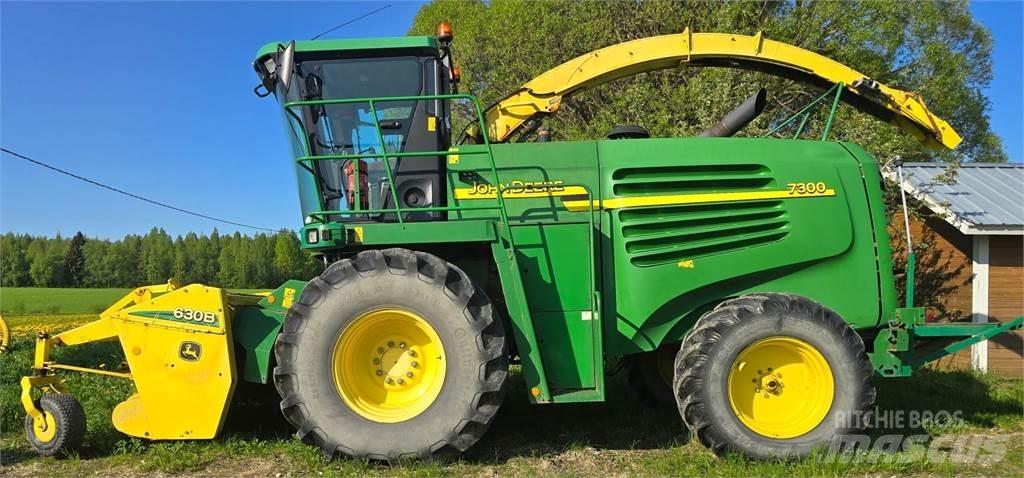 John Deere 7300 Samojízdné sekačky
