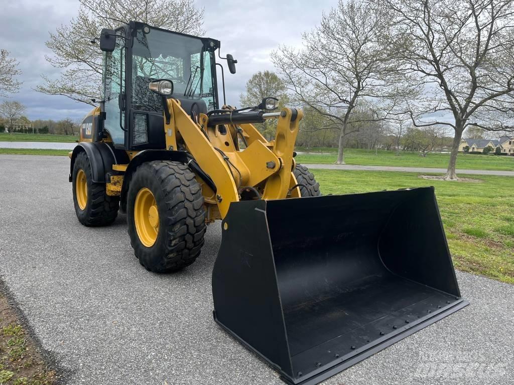 CAT 908M Kolové nakladače