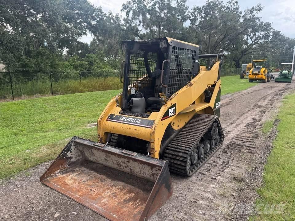 CAT 257B Smykem řízené nakladače