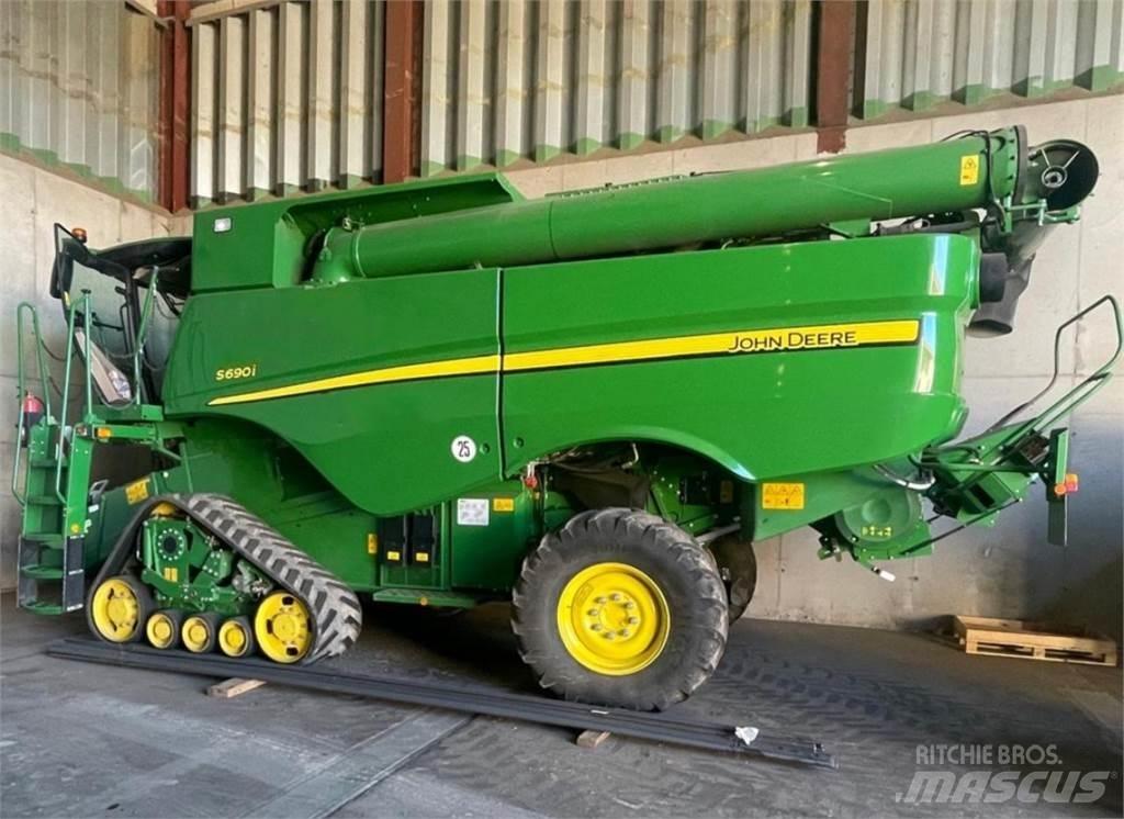 John Deere S690i Sklízecí mlátičky