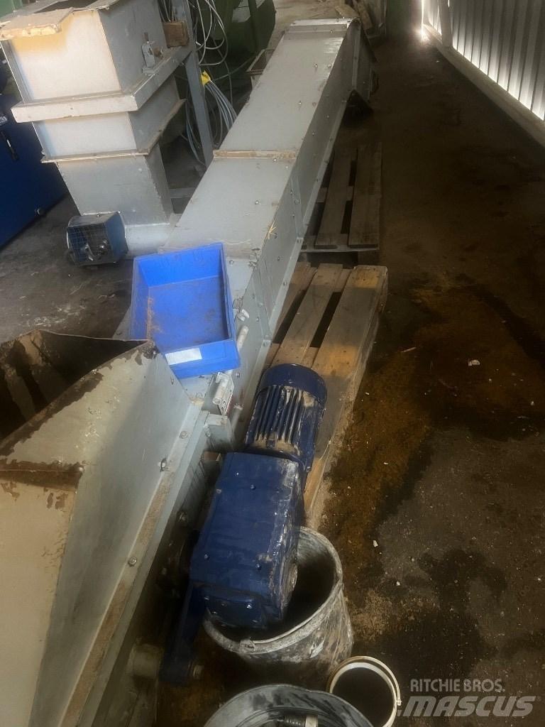 Lindner VEGA 1500 Drtiče odpadu