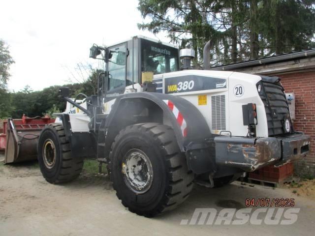 Komatsu WA 380 Kolové nakladače