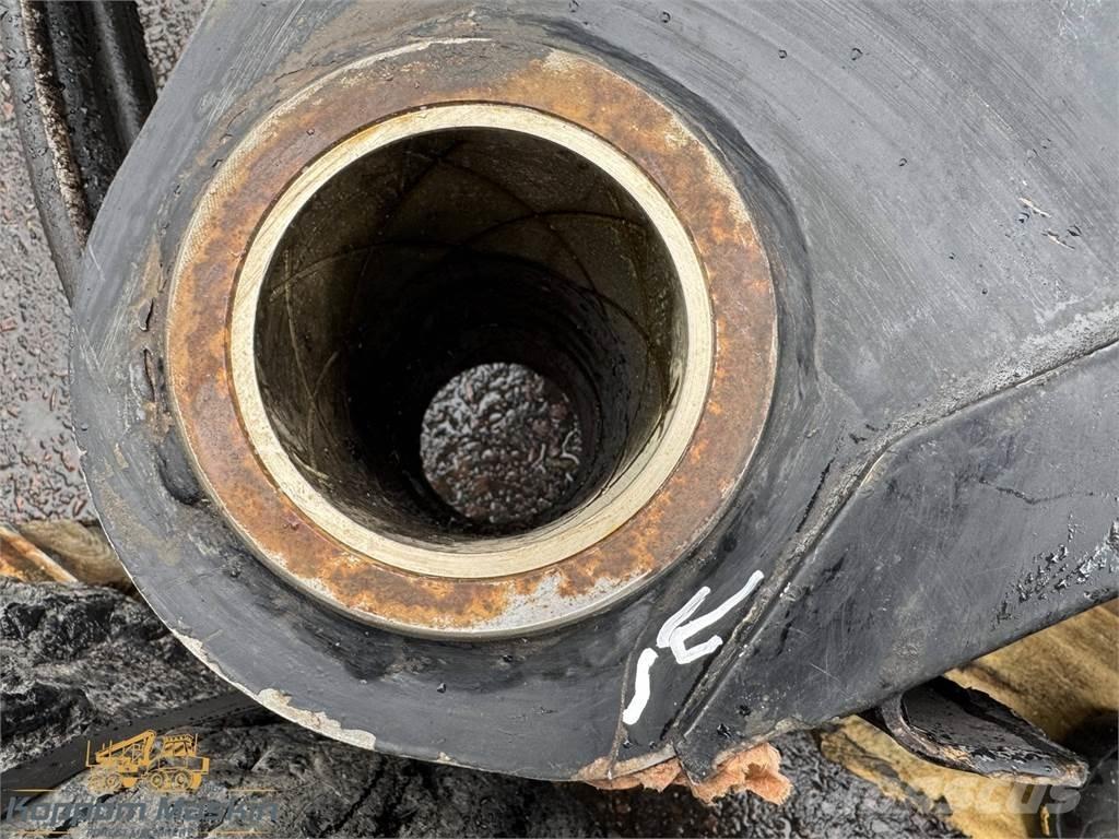 Komatsu 165F Lesní jeřáby