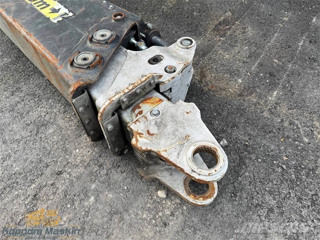 Komatsu 165F Lesní jeřáby