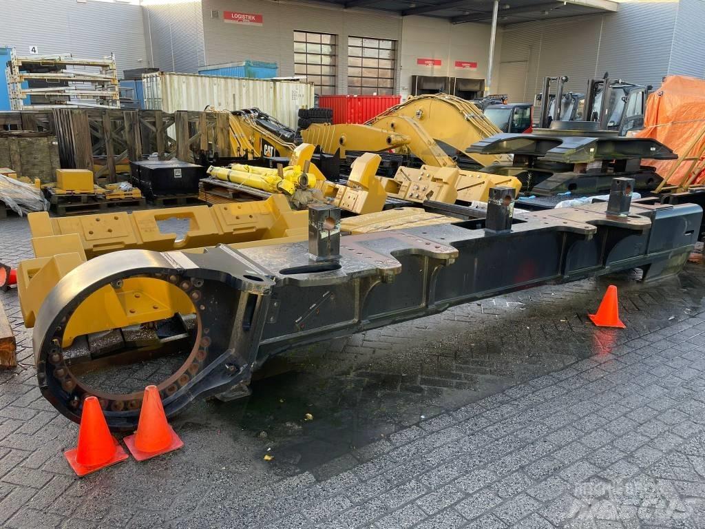 CAT 390 F L Podvozky a zavěšení kol