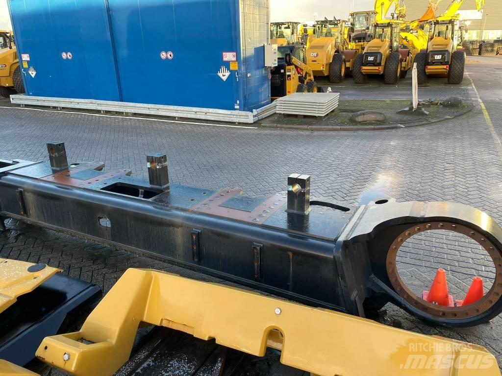 CAT 390 F L Podvozky a zavěšení kol