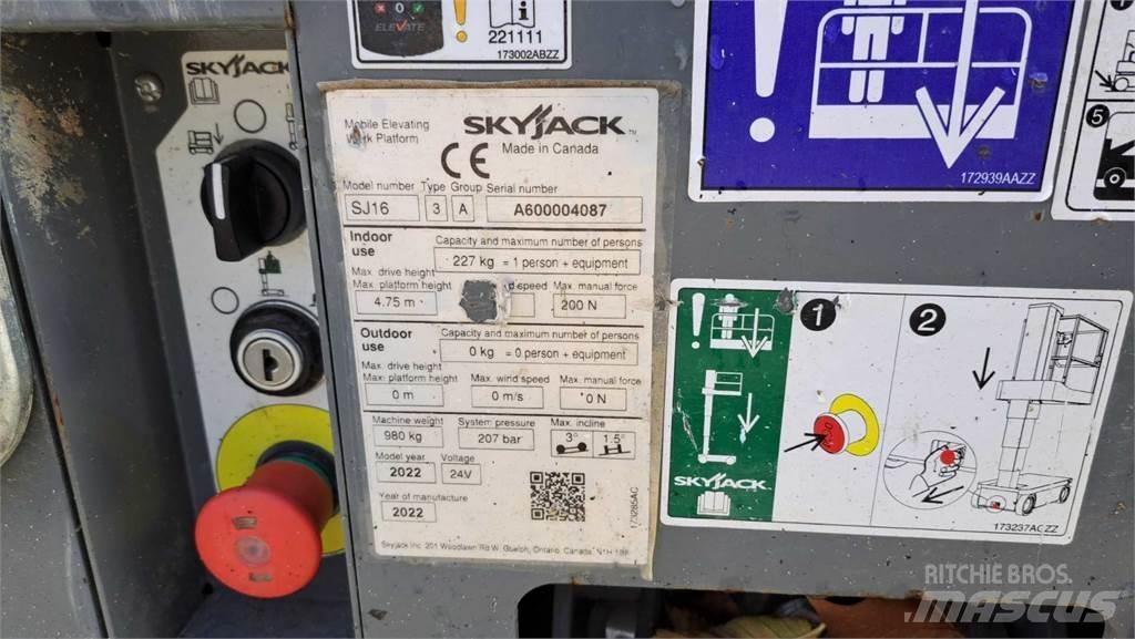 SkyJack SJ16 Další zvedače a plošiny