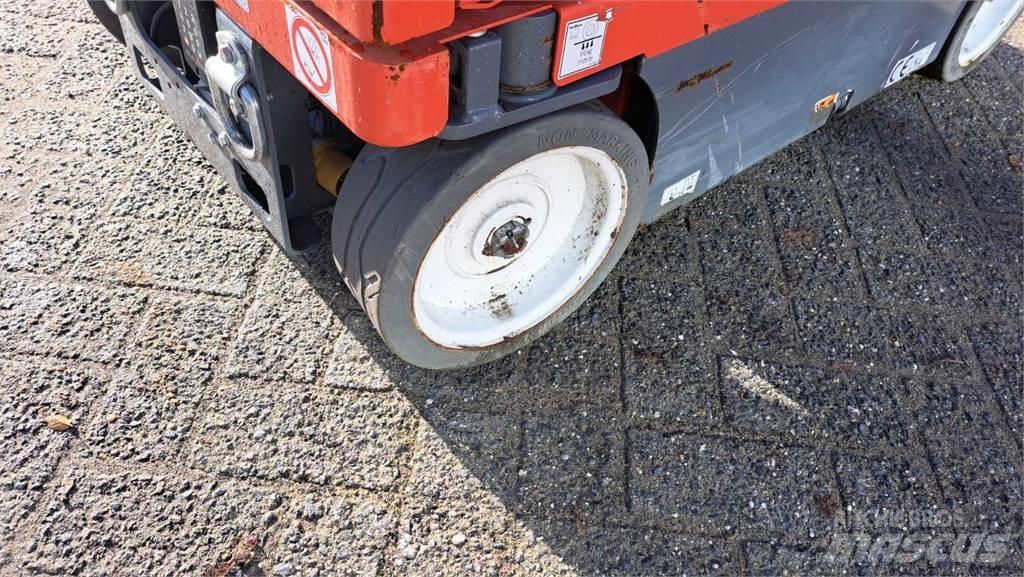 SkyJack SJ16 Další zvedače a plošiny
