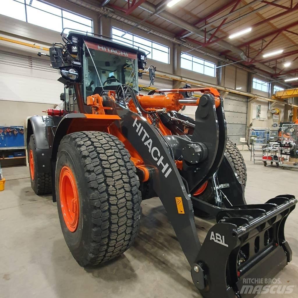 Hitachi ZW220-7 Kolové nakladače