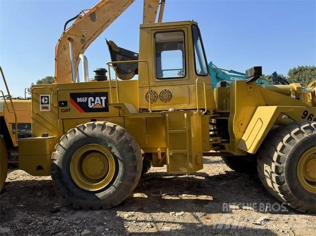 CAT 966 F Kolové nakladače