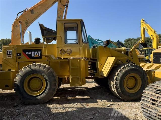 CAT 966 F Kolové nakladače