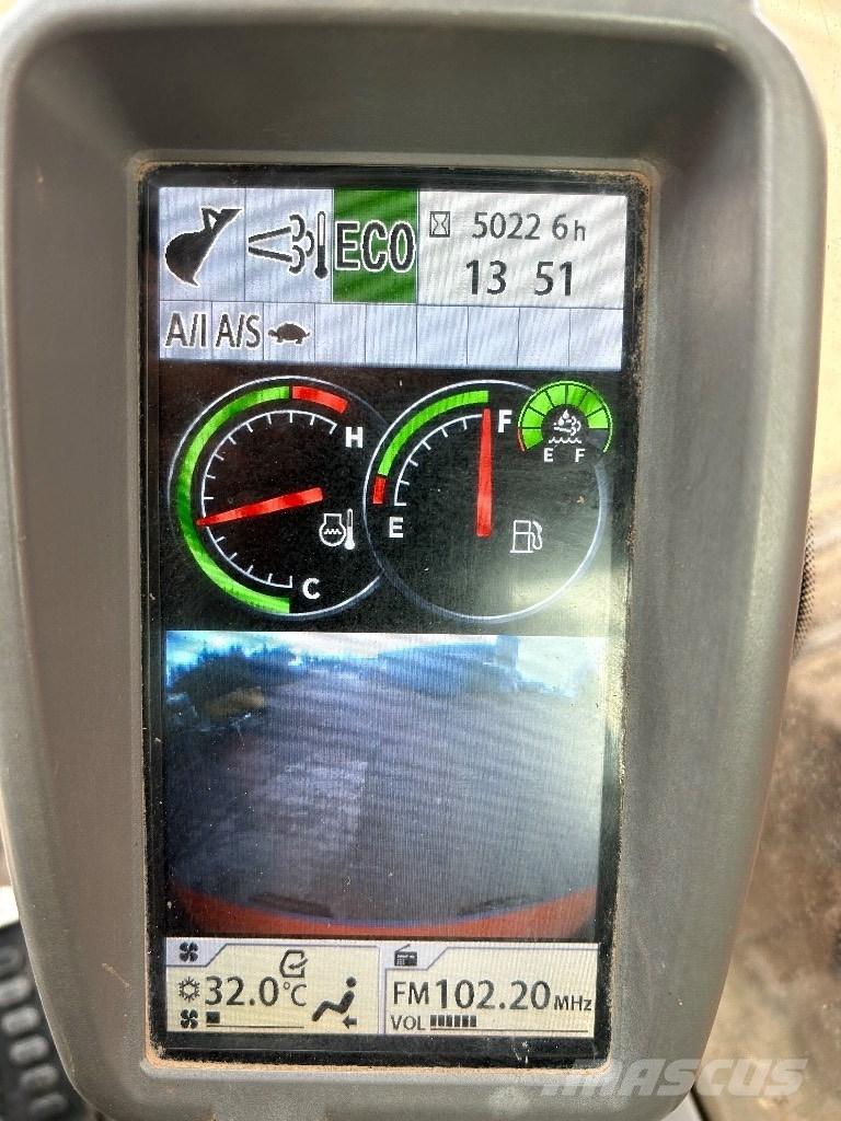 Hitachi ZX 135 US-6 Pásová rýpadla