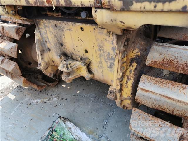 Komatsu D41P Pásové dozery