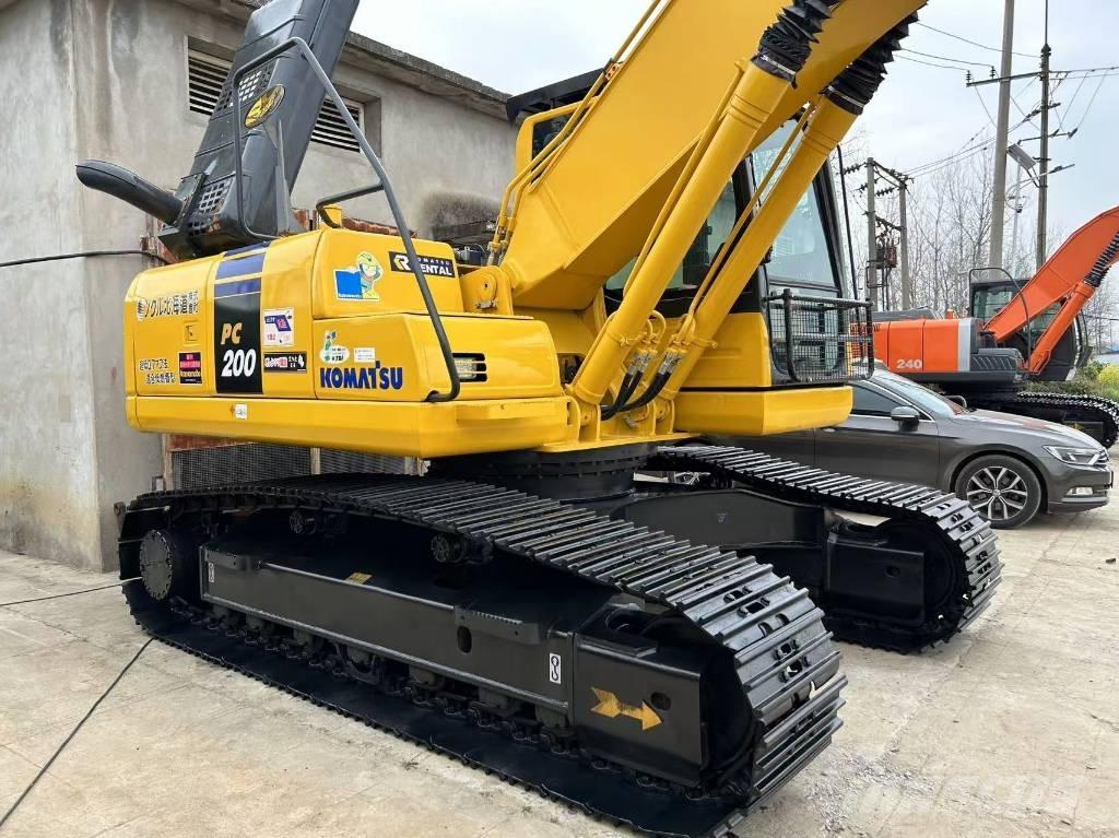 Komatsu 200 Pásová rýpadla
