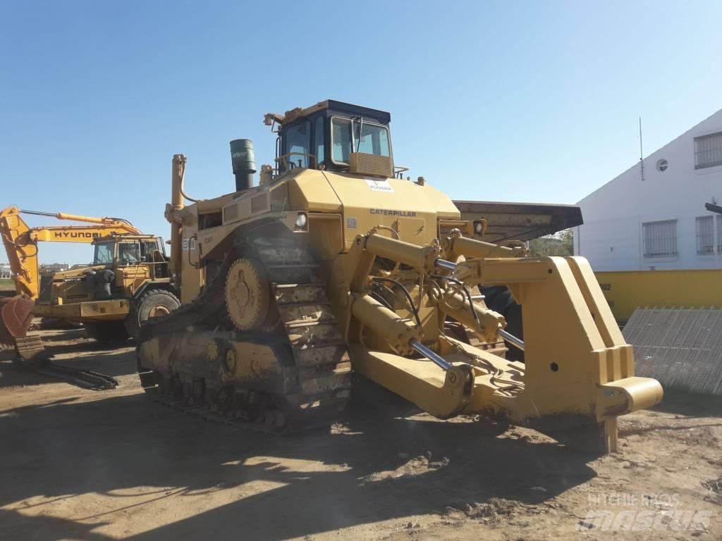 CAT D 10 Pásové dozery