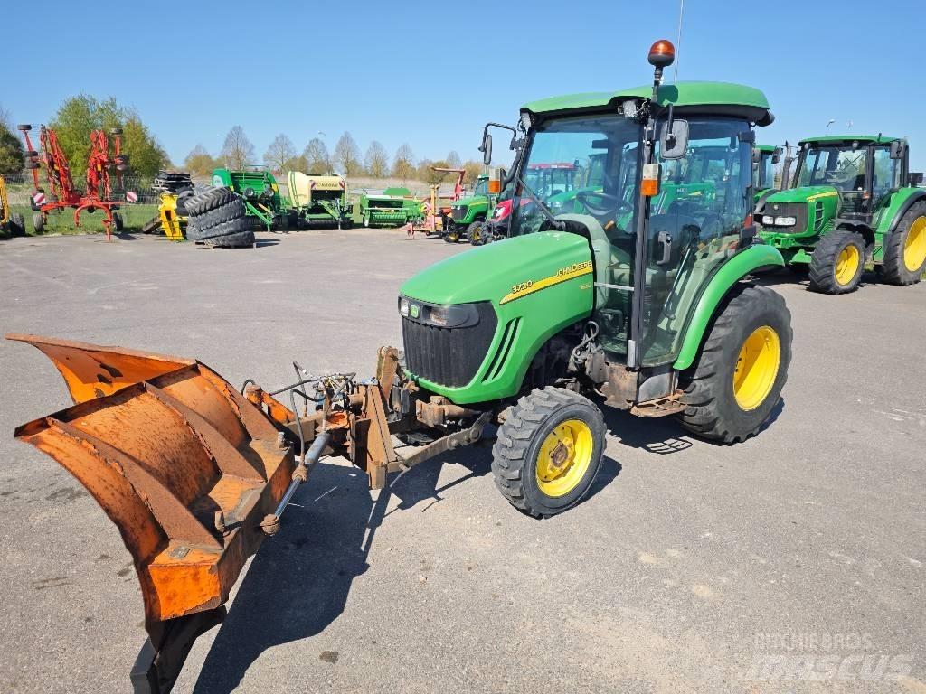 John Deere 3720 Kompaktní traktory