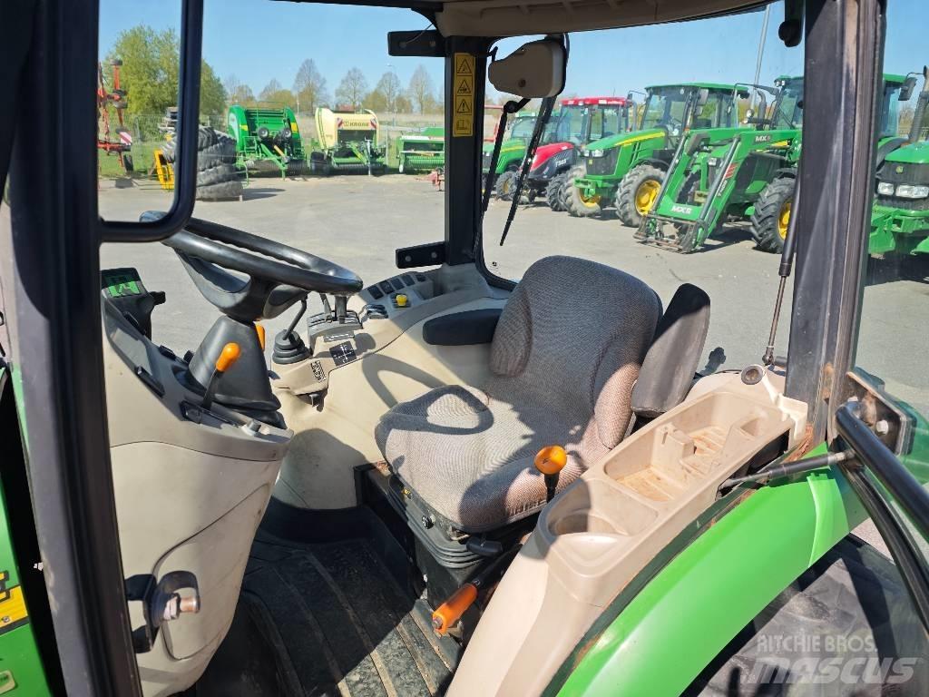 John Deere 3720 Kompaktní traktory