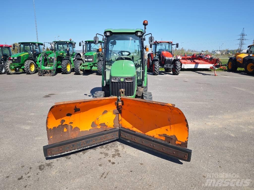 John Deere 3720 Kompaktní traktory