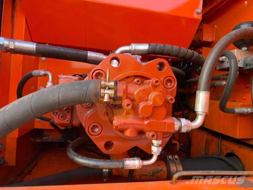 Doosan 220 LC-7 Pásová rýpadla