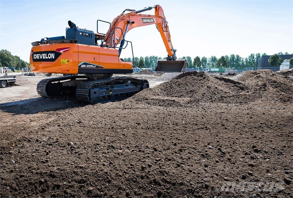 Develon DX225LC-7 Pásová rýpadla