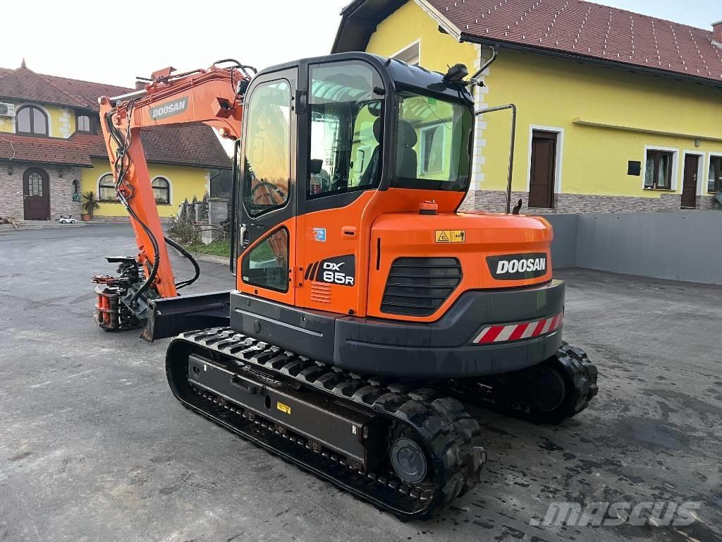 Doosan DX85R-3 Midi rýpadla 7t - 12t