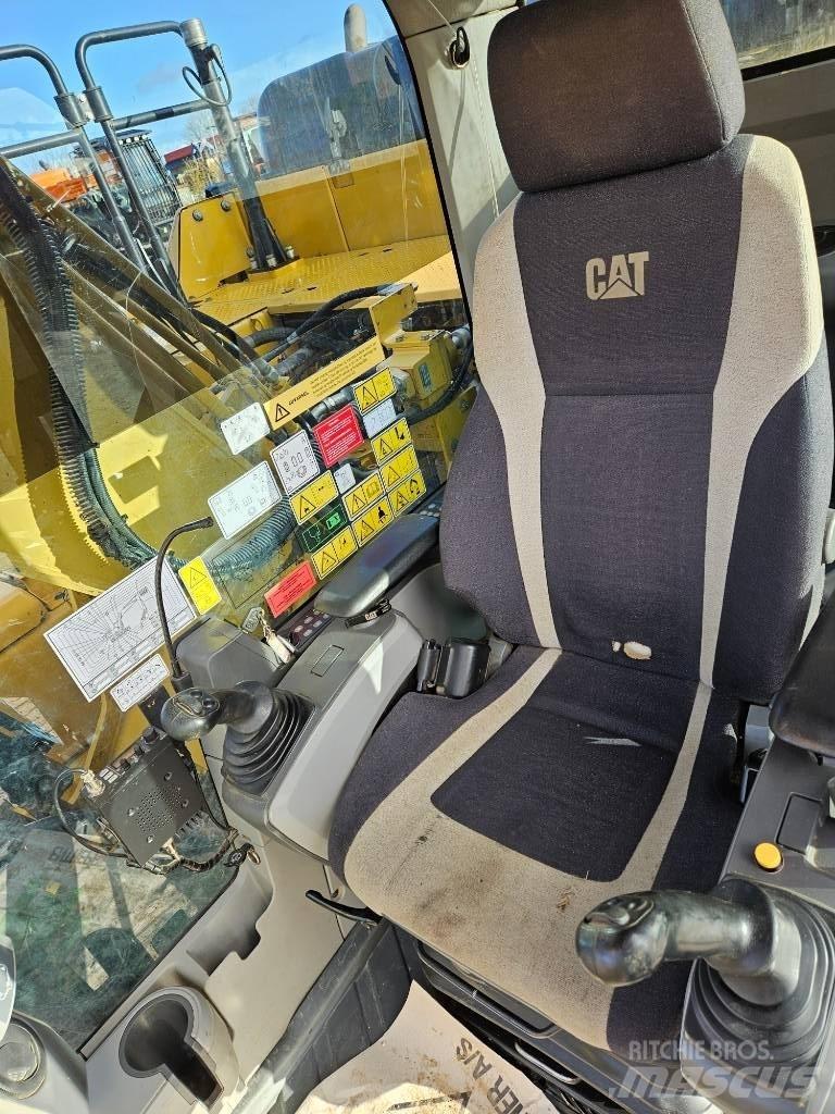 CAT 326 F L Pásová rýpadla