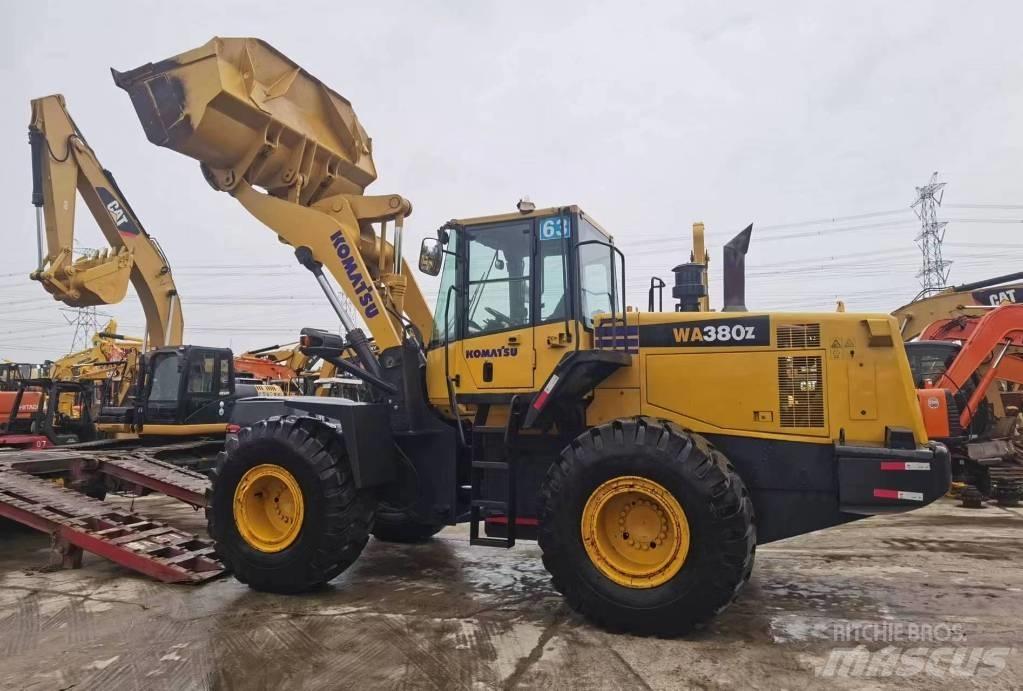 Komatsu WA 380 Kolové nakladače
