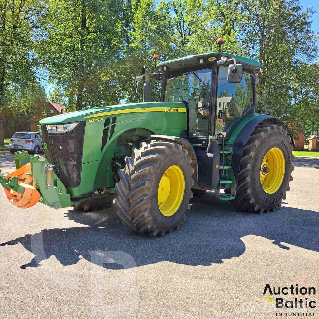 John Deere 8370 R Traktory