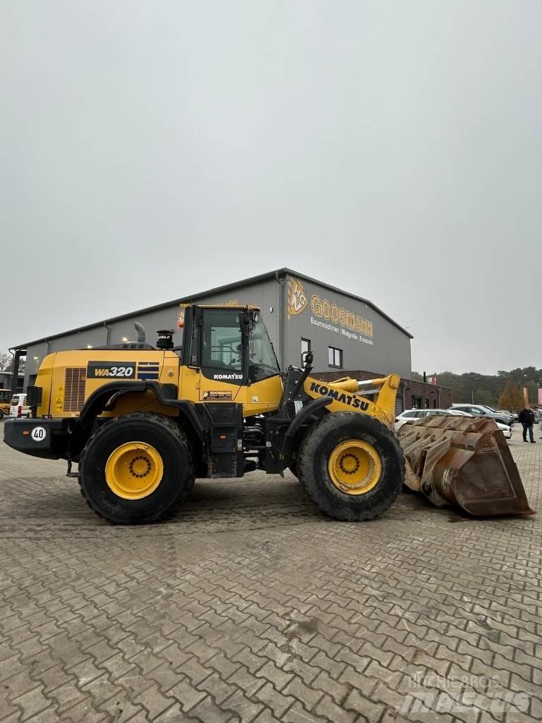 Komatsu WA 320 Kolové nakladače