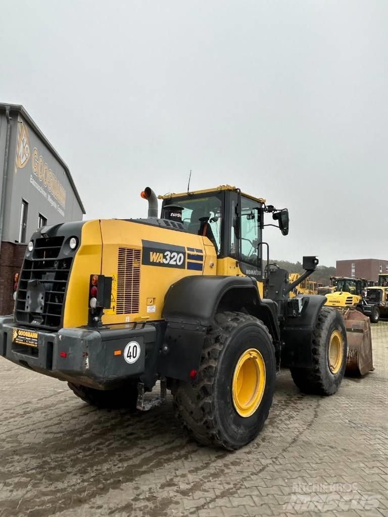 Komatsu WA 320 Kolové nakladače