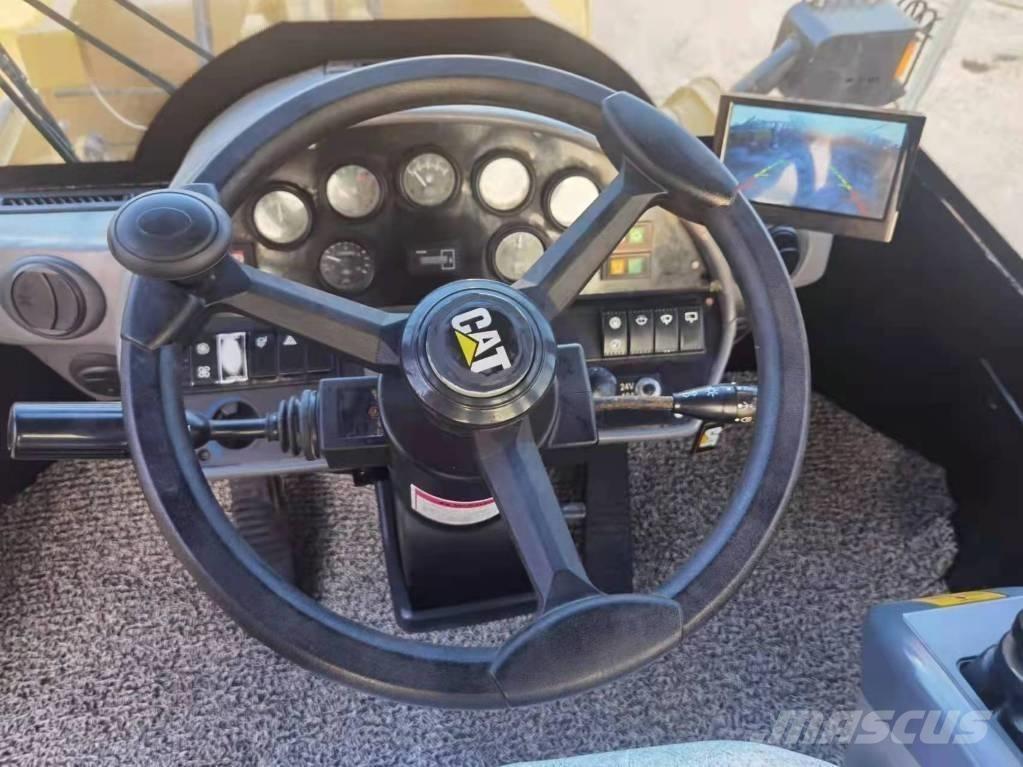CAT 966 H Kolové nakladače