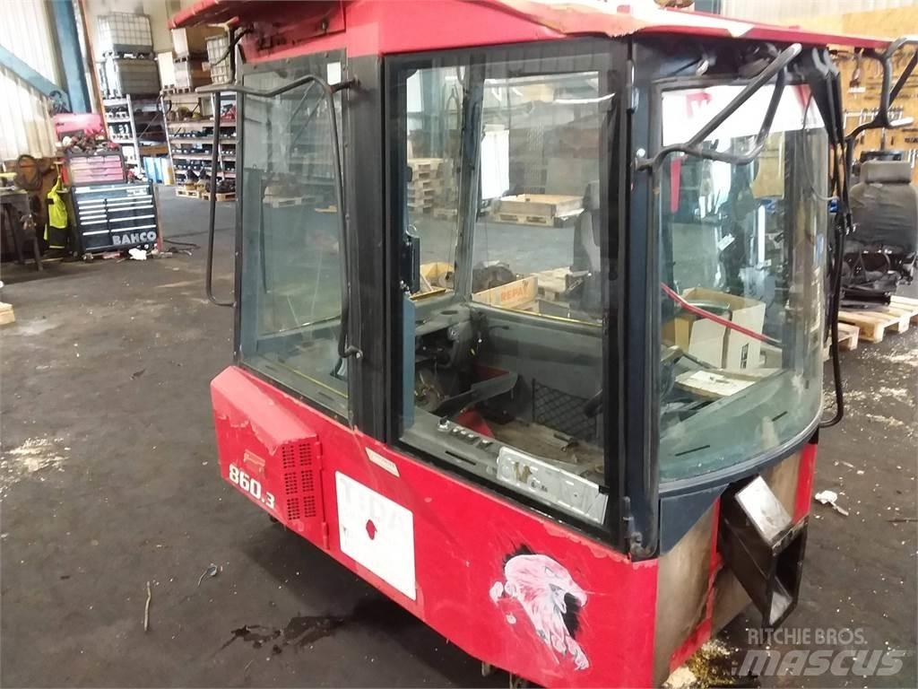 Valmet 860.3 Kabiny a interiér