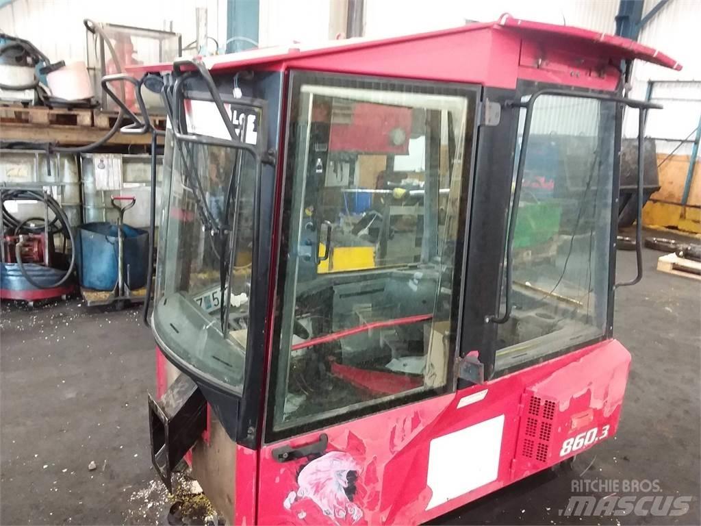 Valmet 860.3 Kabiny a interiér