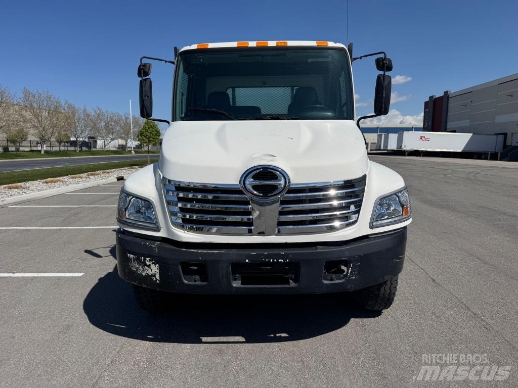 Hino 268 Valníky/Sklápěcí bočnice