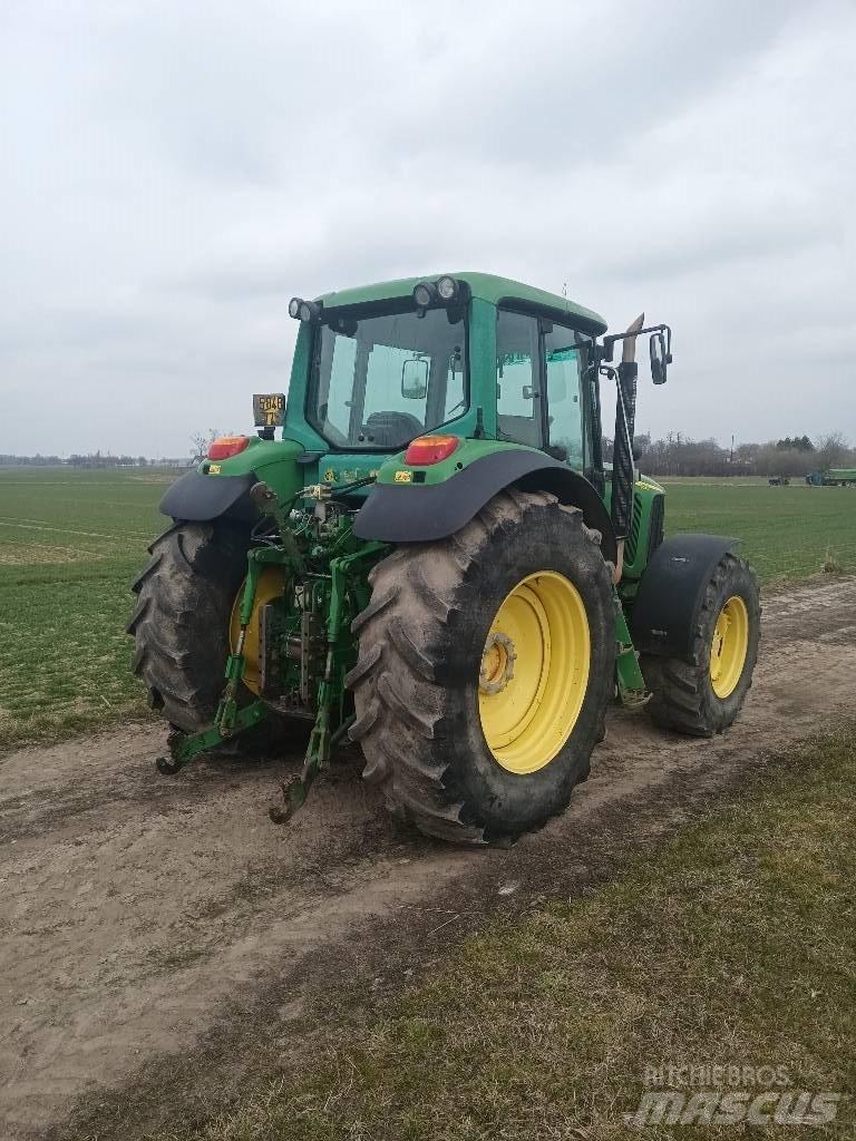 John Deere 6820 AQ Traktory