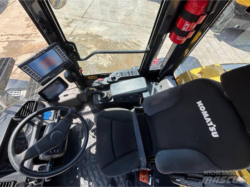 Komatsu WA270-8E0 Kolové nakladače