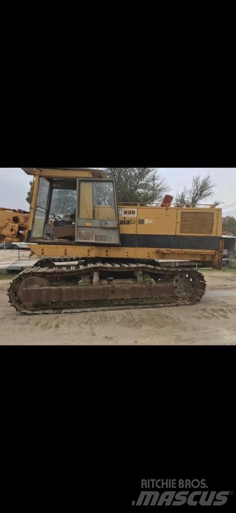 CAT 235 Pásová rýpadla