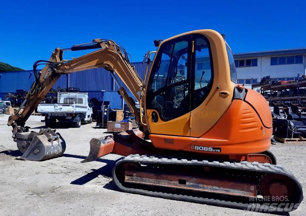 JCB 8085 Midi rýpadla 7t - 12t
