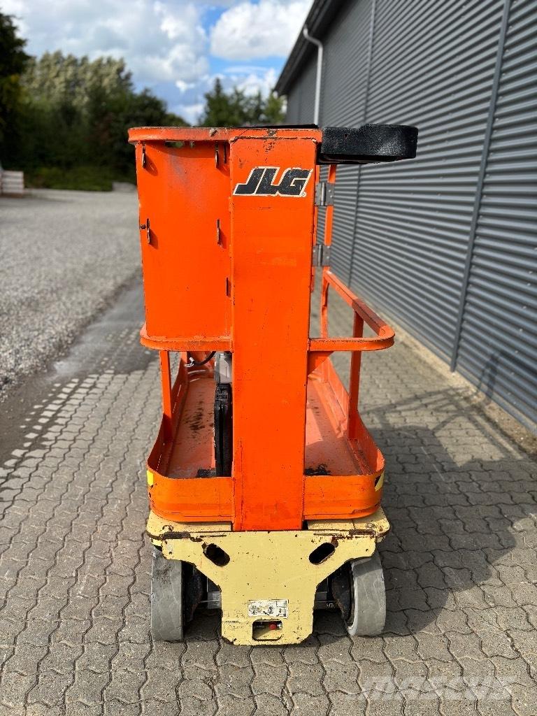 JLG 1230 ES Vertikální sloupové výtahy