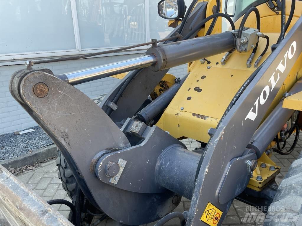 Volvo L 30 G     2018     CE Kolové nakladače