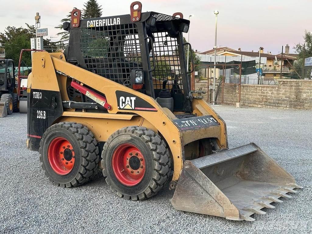 CAT 226BHF Mininakladače