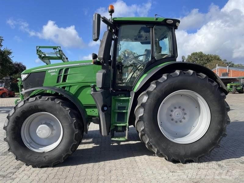 John Deere 6250R Další