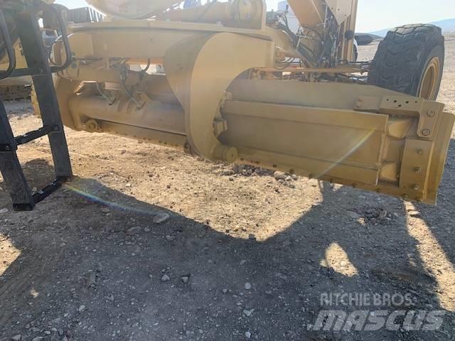 CAT 16 Grejdry