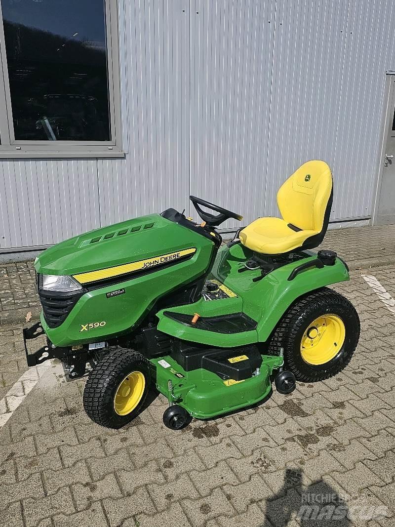 John Deere X590 Žací stroje