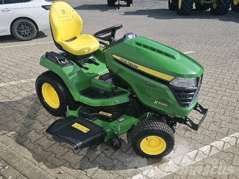 John Deere X590 Žací stroje