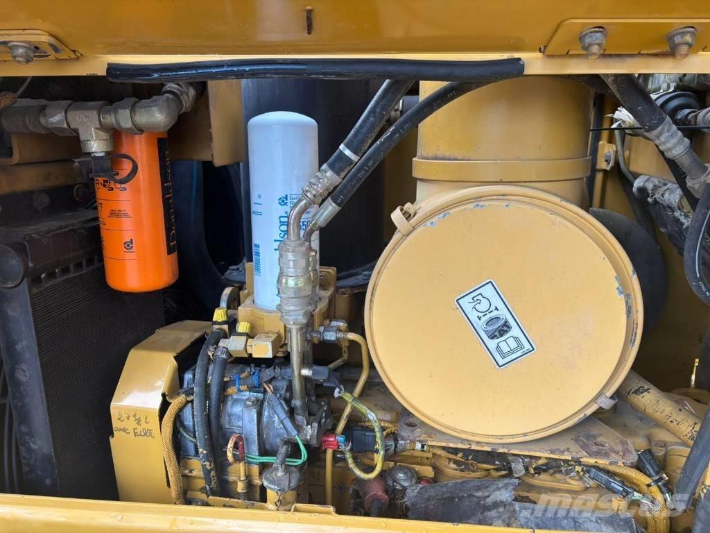 CAT D 6 N LGP Pásové dozery