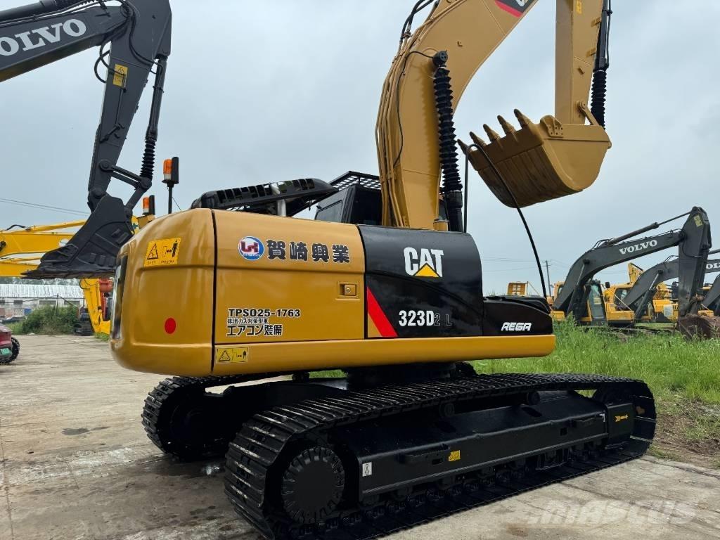 CAT 323D2 Pásová rýpadla