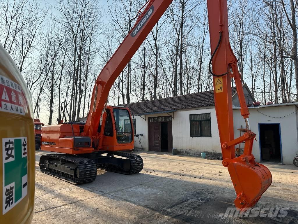 Doosan DX140 Pásová rýpadla