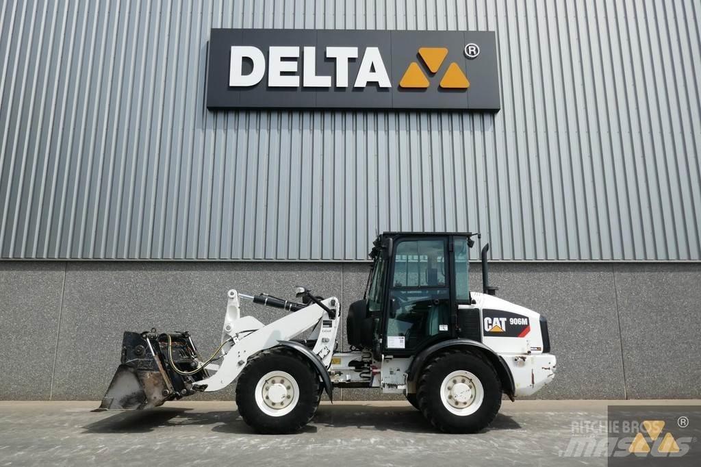 CAT 906M Kolové nakladače