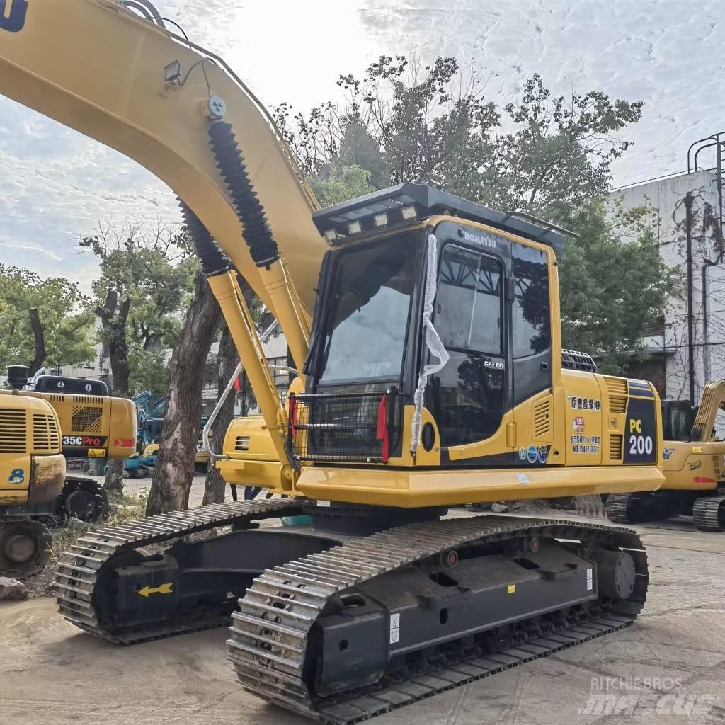 Komatsu PC 200 Pásová rýpadla
